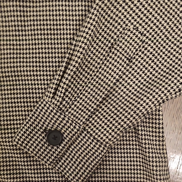 GAP Black and White Houndstooth Button Up - Picture 4 of 6